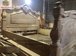 giường ngủ hoàng gia