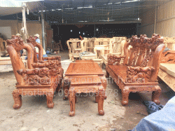 Bộ salon gỗ cẩm lai chạm nghê tay 12