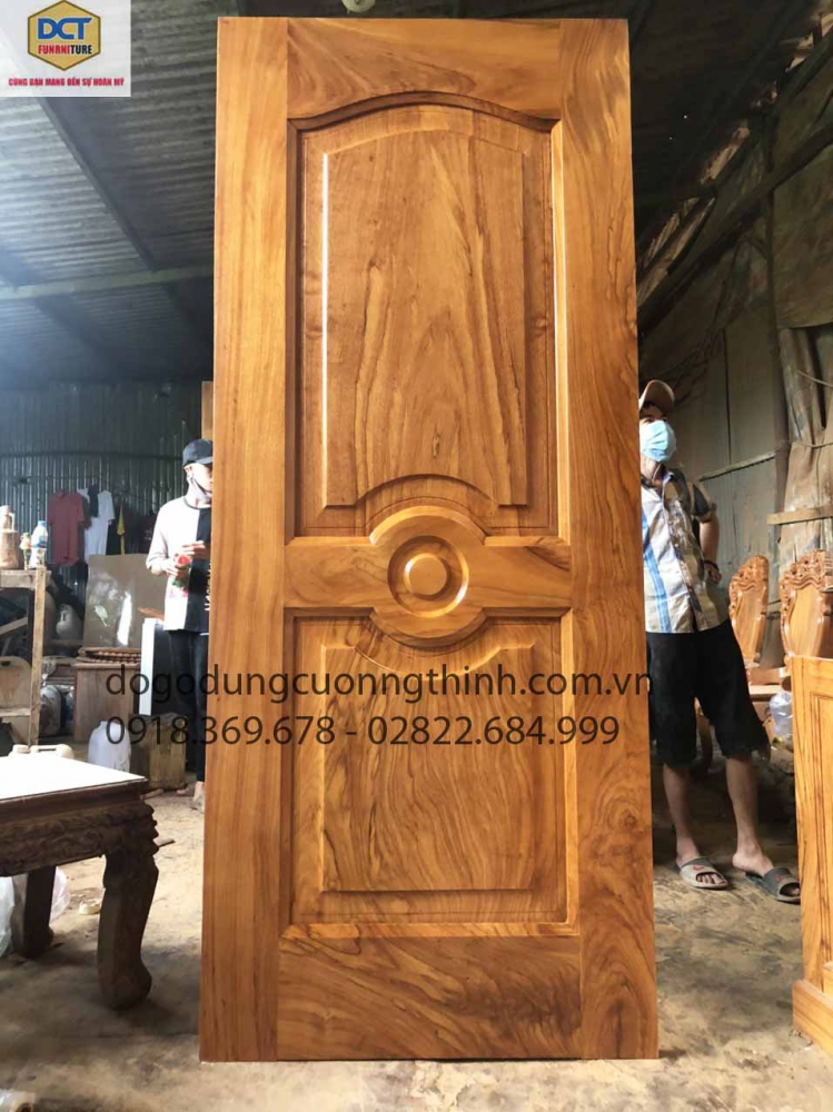 cánh cửa gỗ