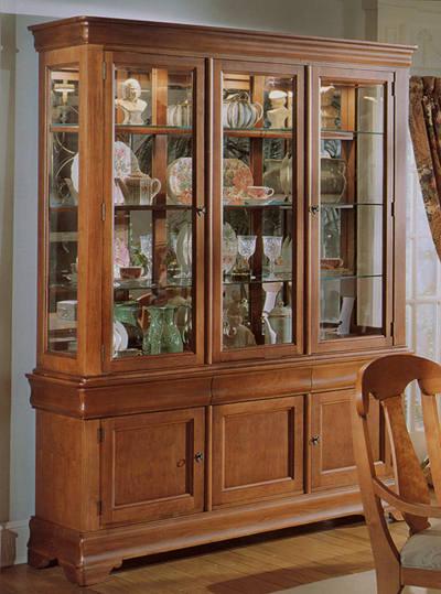 Tủ rượu gỗ: Tủ rượu gỗ với chất liệu tự nhiên sang trọng giúp tôn lên vẻ đẹp của căn phòng. Hãy đến với chúng tôi để chiêm ngưỡng những thiết kế tủ rượu gỗ đẹp như mơ và chọn cho mình một sản phẩm phù hợp nhất.